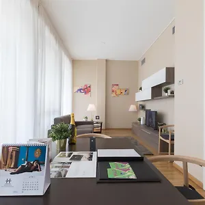 Apartamento Hemeras Boutique Homes - Design Near Duomo Cathedral Milão