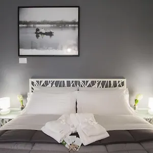 Bed & Breakfast Lights, Rome